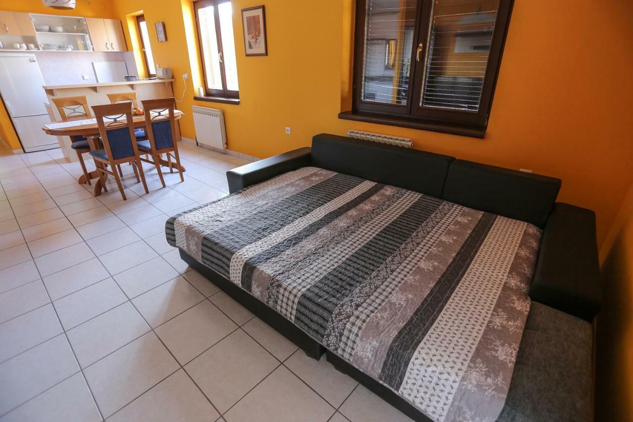 Apartment Sunny Place Pula Buitenkant foto