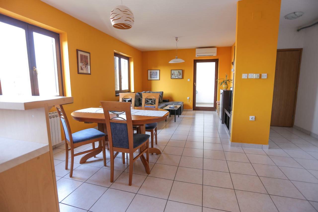 Apartment Sunny Place Pula Buitenkant foto
