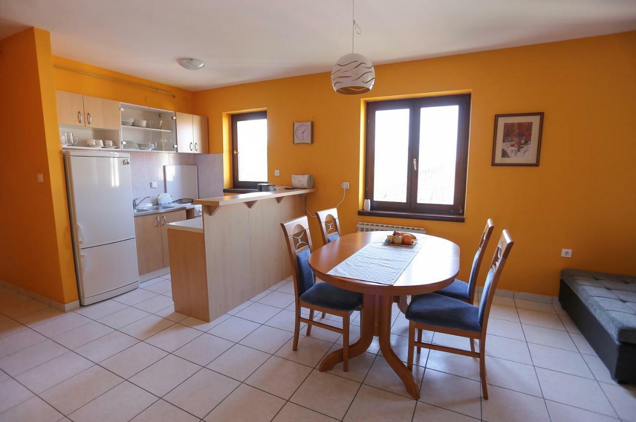 Apartment Sunny Place Pula Buitenkant foto
